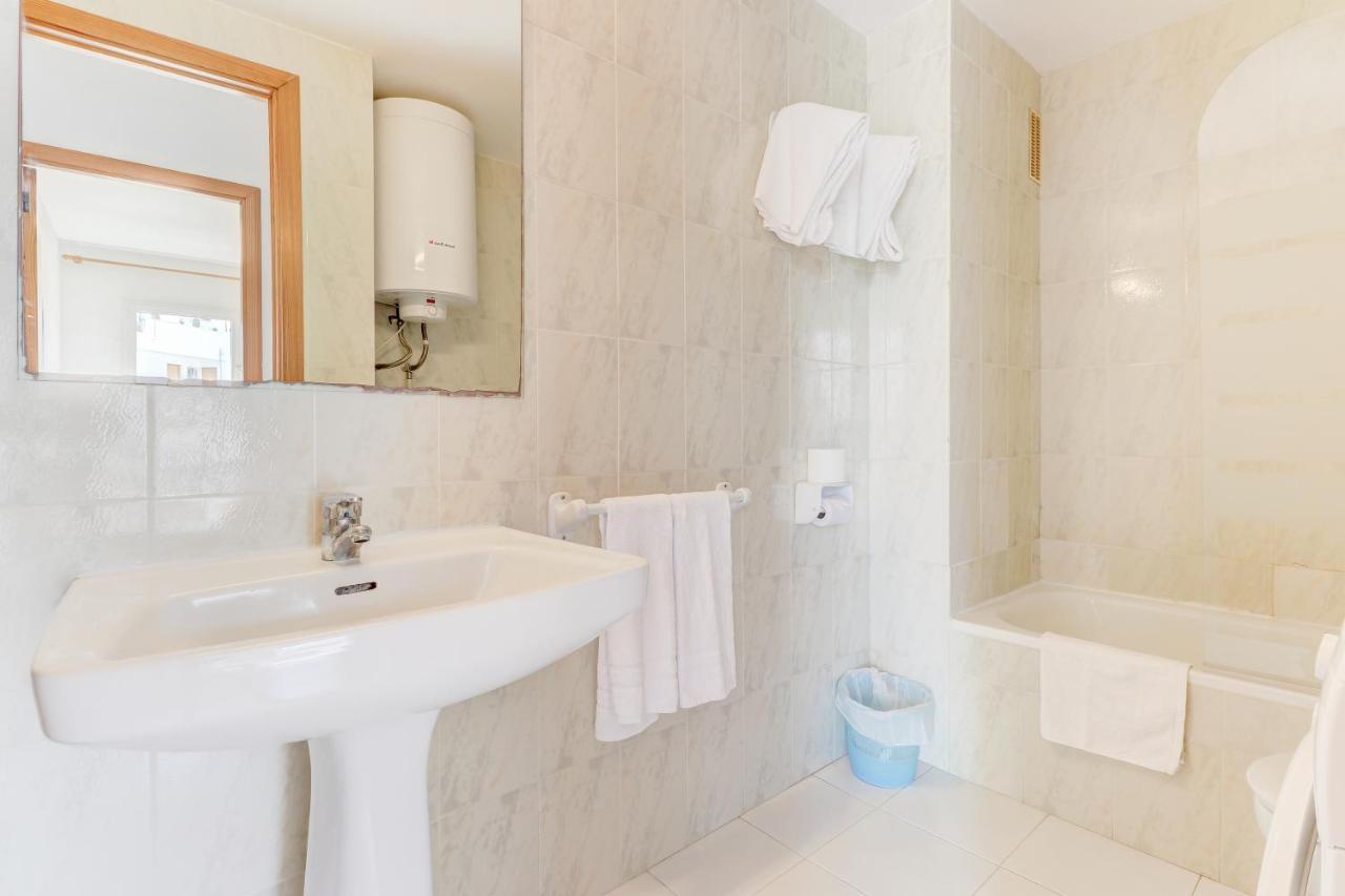 Apartamentos Llevant Port de Pollença Exteriör bild