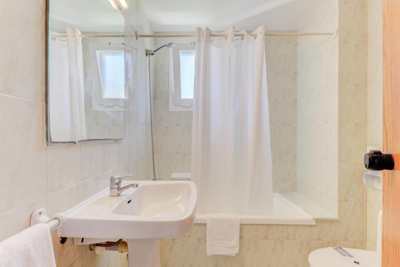 Apartamentos Llevant Port de Pollença Exteriör bild