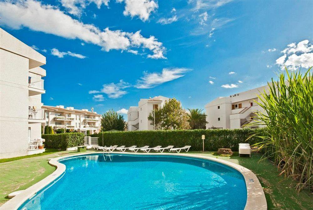 Apartamentos Llevant Port de Pollença Exteriör bild
